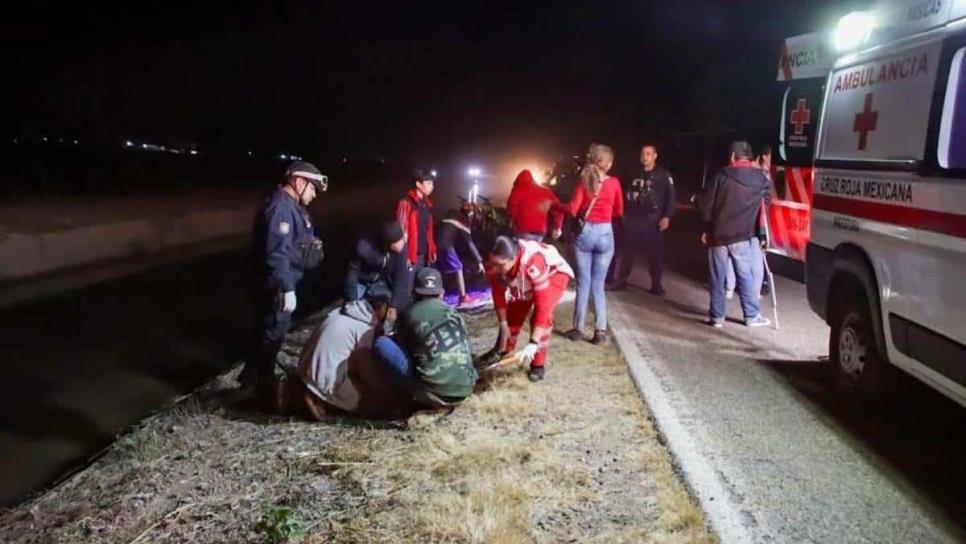 Conductor se salvó de milagro tras caer en su carro al canal principal Humaya en Salvador Alvarado