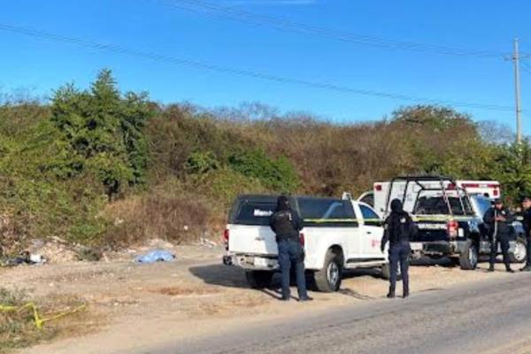 Localizan un hombre sin vida y signos de violencia en carretera El Recodo de Mazatlán