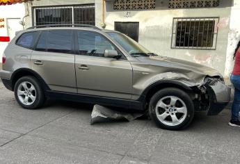 Motociclista resulta herido tras impactarse contra camioneta en Mazatlán