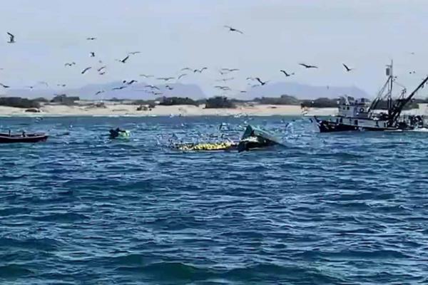 Sin rastro del pescador desparecido en Ahome, inician trabajos de reflotación del barco 