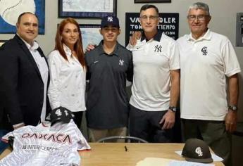 Mazatleco Isael Arias firma con los Yankees de New York