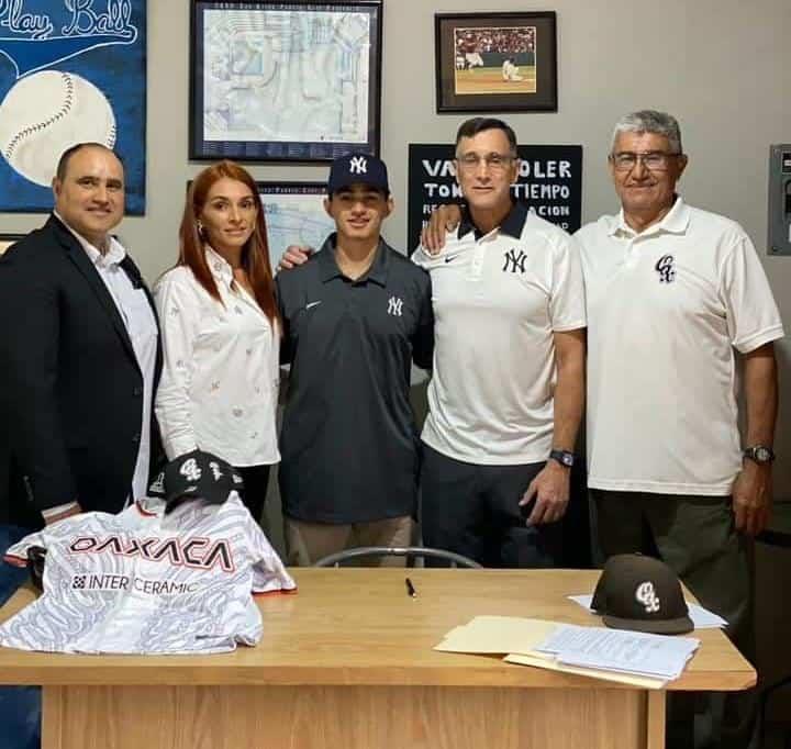 Mazatleco Isael Arias firma con los Yankees de New York