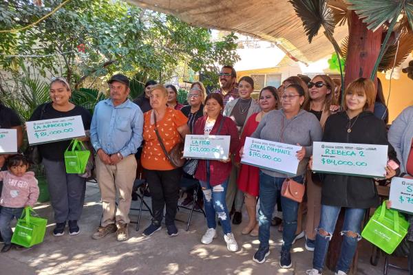Gámez Mendívil entrega más de 1 millón de pesos como apoyo económico a Mujeres Emprendedoras