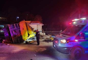 Tráiler acaba dentro instalaciones de Japama tras choque en la Mochis - Topolobampo