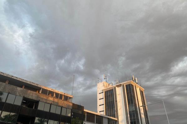 Llovizna sorprende a Culiacán al amanecer