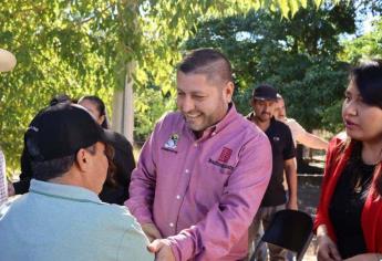 Alcalde de Badiraguato supervisa obra del nuevo parque infantil en La Soledad