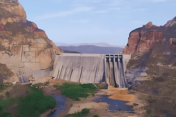Así luce la Presa Huites en Sinaloa; casi sin agua, pero imponente como atractivo turístico | VIDEO