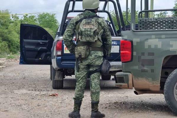 Militares aseguran varias armas de fuego tras enfrentamiento en la sindicatura de Quilá, Culiacán