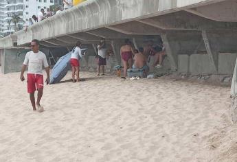 Salvavidas municipales de Mazatlán rescatan del mar a una pareja de Guanajuato