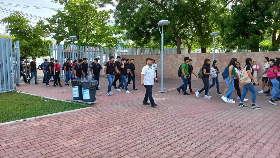 Organizador de graduación de universitarios en Culiacán se gasta el dinero