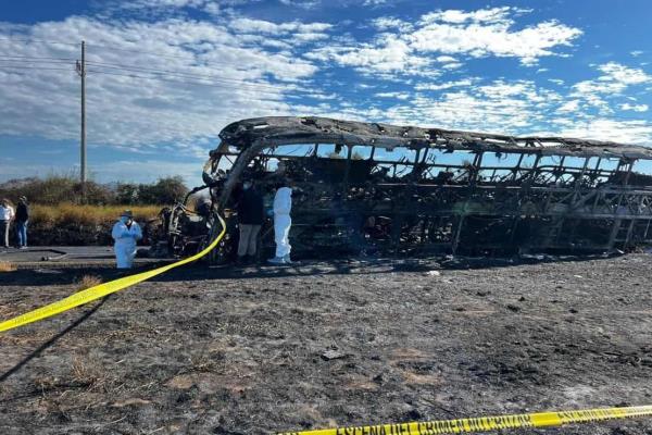 Familiares del Manager de Charros de Jalisco viajaban en camión chocado en Maxipista