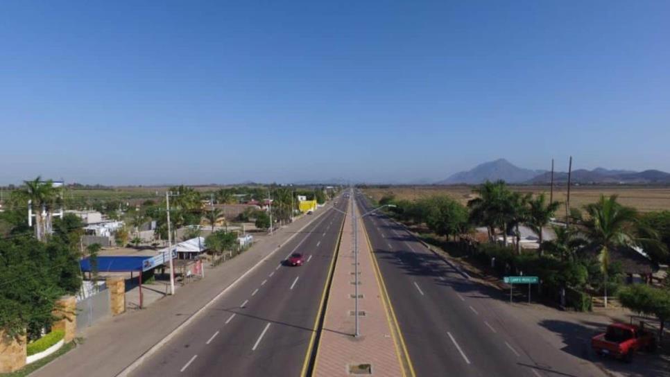 Cierran ambos carriles de la Maxipista tras fuerte accidente de un tráiler