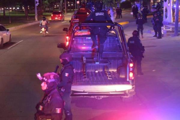 Sujetos armados se quedan varados y despojan un Rav4 para jalar su camioneta y huir