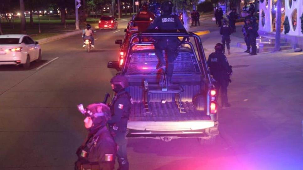 Sujetos armados se quedan varados y despojan un Rav4 para jalar su camioneta y huir