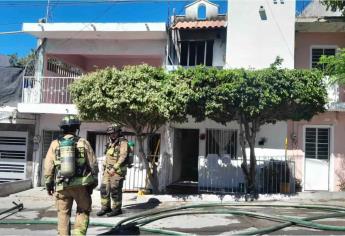 Por presunta falla eléctrica se incendia vivienda en la colonia Montuosa Mazatlán