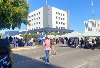 Manifestantes de la UAS bloquean el boulevard Enrique Sanchez Alonso, en Culiacán