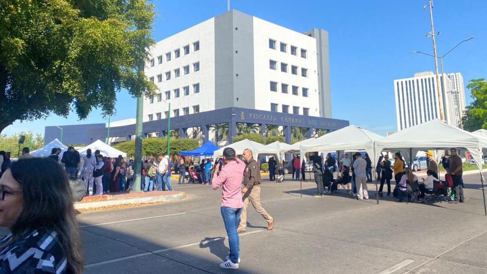 Manifestantes de la UAS bloquean el boulevard Enrique Sanchez Alonso, en Culiacán