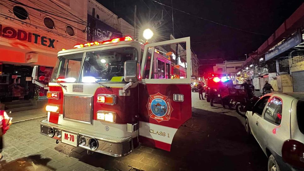 Conato de incendio moviliza a cuerpos de auxilio al Mercado Pino Suárez en Mazatlán