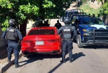 Policías Estatales aseguran un vehículo y un arma en la colonia Salvador Alvarado