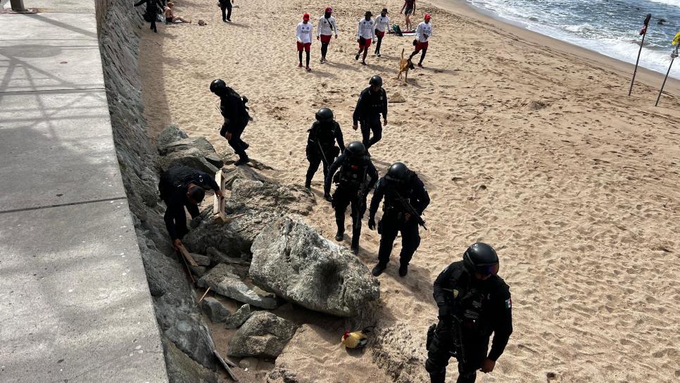 Operativo de seguridad retira objetos peligrosos de Olas Altas previo al Carnaval de Mazatlán