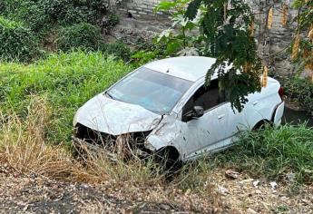 Vehículo cae del paso superior de la Gabriel Leyva en Mazatlán