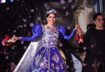 Coronan a Siu Ling l como Reina del los Juegos Florales del Carnaval Internacional de Mazatlán