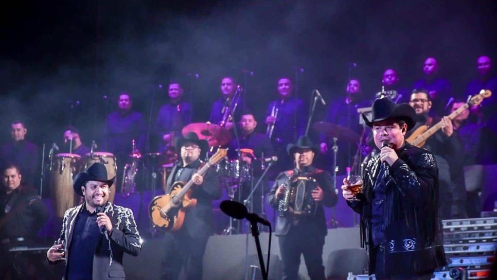 Julión Álvarez y Alfredo Olivas hacen «vibrar» a mazatlecos en el inicio del Carnaval de Mazatlán