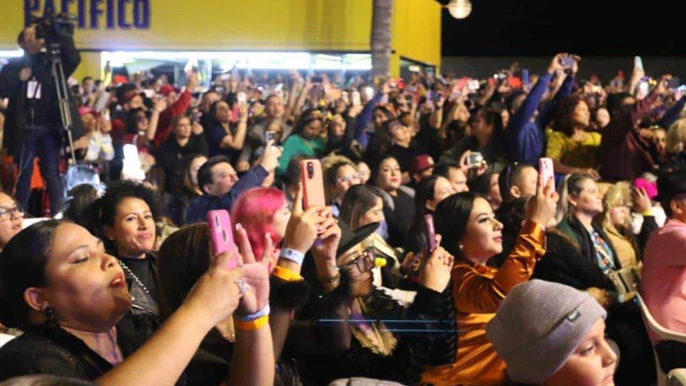 Alta fluencia en Olas Altas durante el lunes de Carnaval en Mazatlán