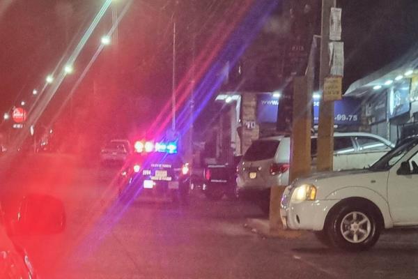 Motociclistas despojan camioneta a mano armada en Culiacán