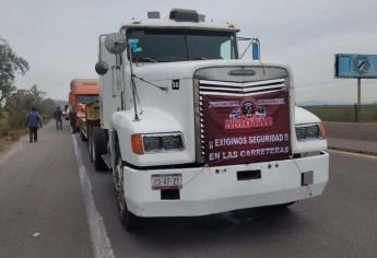 Trasportistas en Sinaloa se suman a paro nacional por inseguridad en carreteras