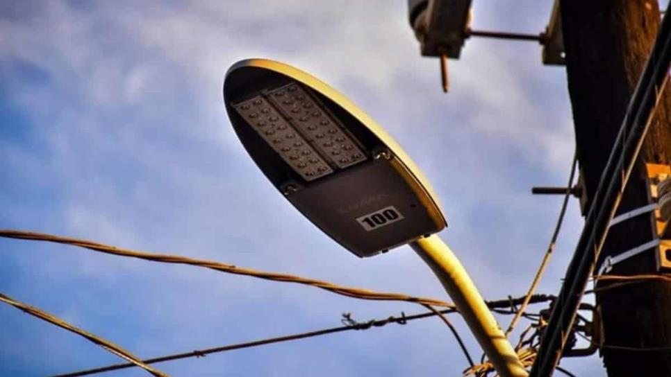 Instalarán lámparas solares en «invasiones» de Mazatlán para evitar sobrecarga