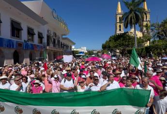 Sociedad Civil marcha en Mazatlán en defensa de la democracia