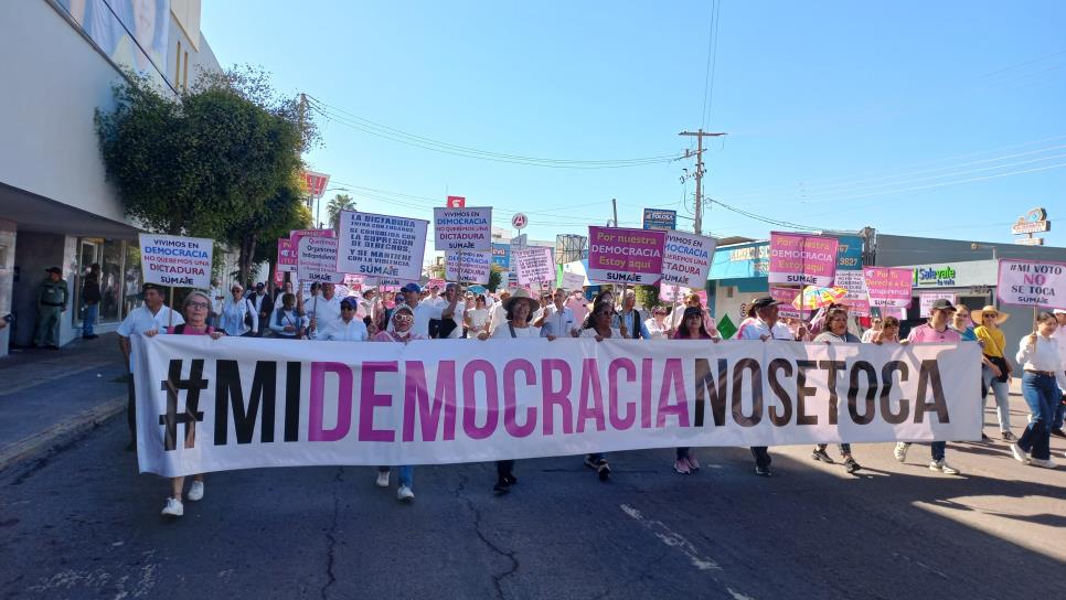 Miles de culiacanenses marchan en defensa de la democracia