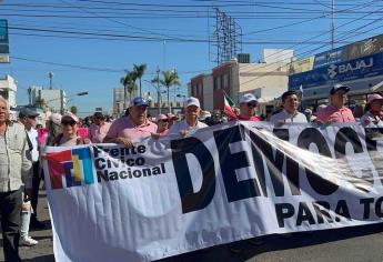 Los Mochis se suma a la marcha rosa en defensa del INE