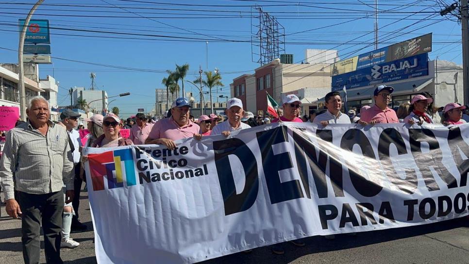 Los Mochis se suma a la marcha rosa en defensa del INE