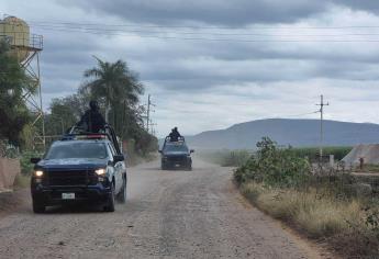 Motociclistas despojan un vehículo deportivo en el Limón de Los Ramos de Culiacán 