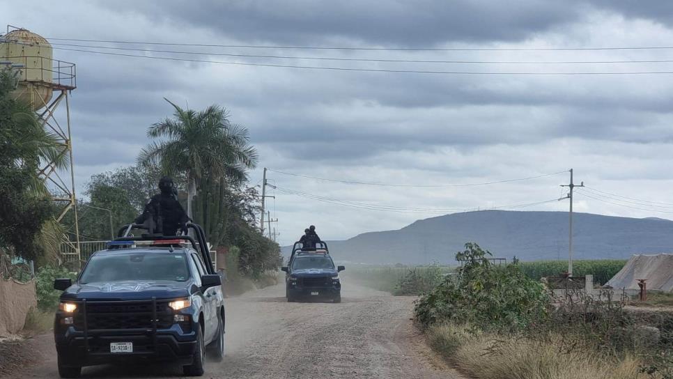 Motociclistas despojan un vehículo deportivo en el Limón de Los Ramos de Culiacán 