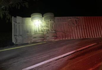 Reabren la autopista Mazatlán-Culiacán tras volcadura de un tráiler en Elota