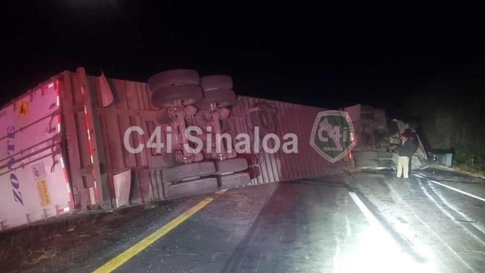 Cierran parte de la Maxipista Mazatlán - Culiacán por volcadura de un tráiler