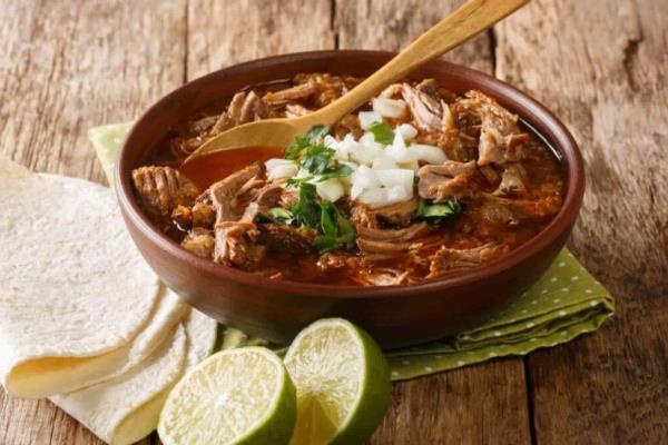 Cómo hacer birria de res ante la falta de carne de borrego
