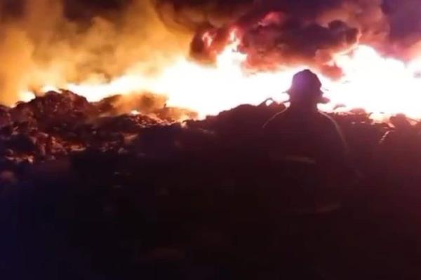 Se incendia el tiradero de llantas del basurón de Culiacán 