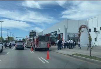 Agencia de carros registra conato de incendio en Mazatlán 