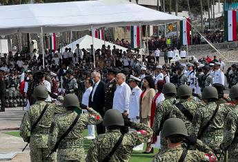 AMLO encabeza ceremonia por el aniversario de la Bandera en Mazatlán