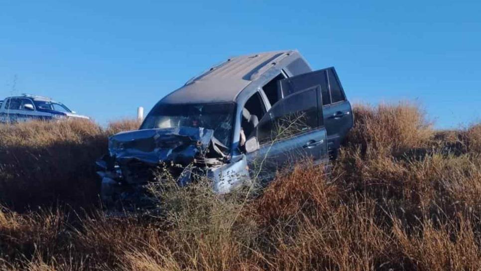 Joven sale ileso tras choque contra tráiler en la salida norte de Guasave