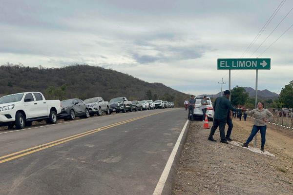 Rocha inaugura carretera en Mocorito y promete buscar agua en comunidades