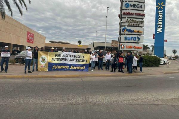 Maestros de la UAS se manifiestan en las calles de Los Mochis 