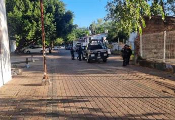 Sujetos armados despojan una camioneta  en la colonia Las Quintas, en Culiacán 