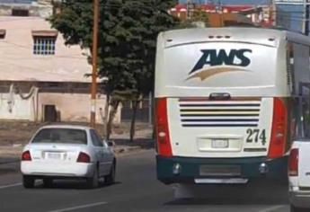 Denuncian a chofer de autobús Norte de Sinaloa por utilizar el celular manejando