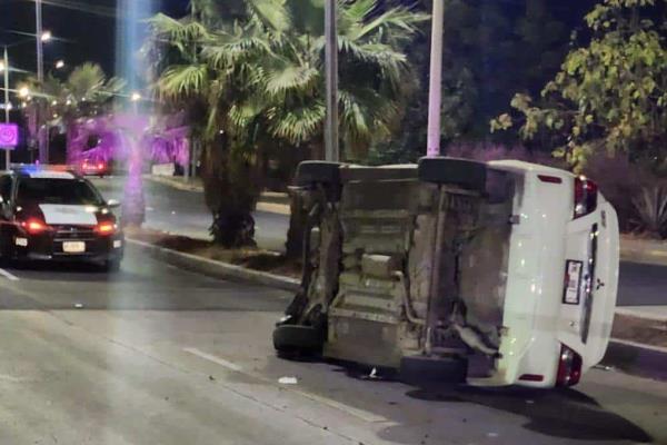 Madre e hija sufren accidente y terminan volcadas al sur de Culiacán