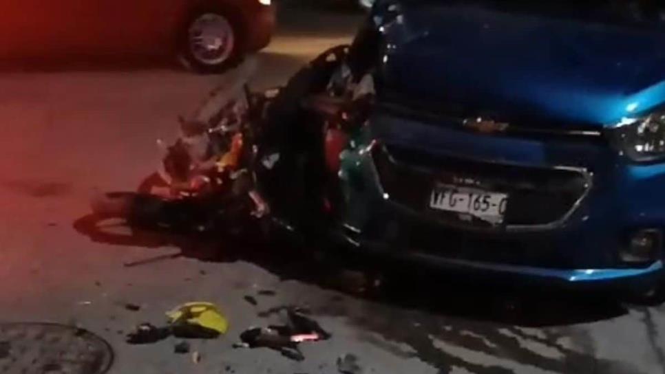 Motociclista termina herido al estrellarse contra un auto en Culiacán Motociclista termina herido al estrellarse contra un auto en Culiacán